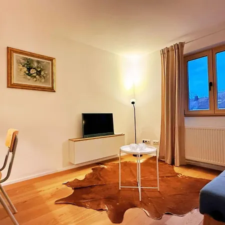 Charmantes - Fuer 2-4 Personen - Modern, Ruhig, Parkplatz Апартаменты Пассау