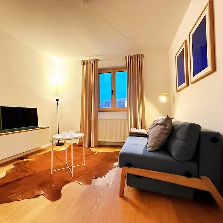 Charmantes - Fuer 2-4 Personen - Modern, Ruhig, Parkplatz Apartment